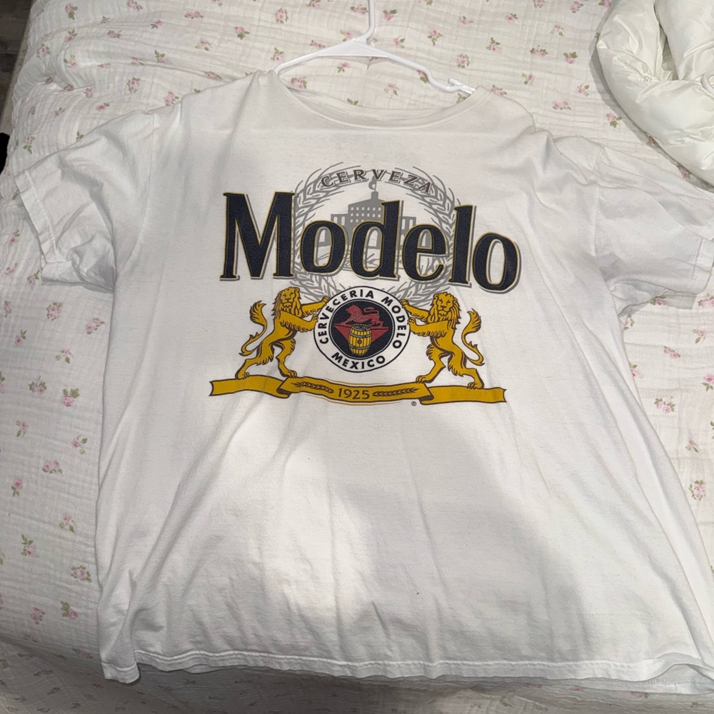Ripple Junction White Modelo T-Shirt